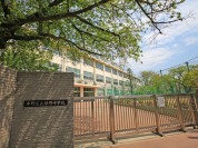 中野区立緑野中学校