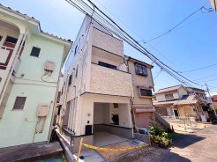 【外観】（2月下旬撮影）
都営新宿線「一之江」駅まで徒歩12分の好立地物件が登場！LDK15帖超えの3SLDKプランニング！
