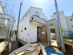 【外観】（3月撮影）
～リプラス限定公開～
狛江市の閑静な住宅街に全9棟の大型分譲地が誕生！小田急線「喜多見」駅まで徒歩14分！