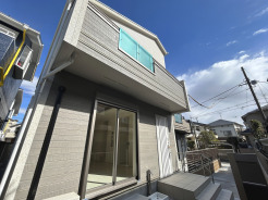 【外観】
京王線「つつじヶ丘」駅徒歩圏内にZEH水準仕様住宅が登場！
約116㎡（約35坪）以上のゆとりある敷地のため、車2台駐車可能です。