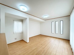 【LDK：14帖】
住宅性能等級4分野最高等級取得。住居の安全性が高く、長く安心して暮らしていけます。