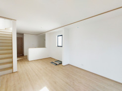 【LDK：17.31帖】
住宅性能等級4分野最高等級取得。住居の安全性が高く、長く安心して暮らしていけます。