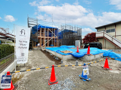 【外観】（3月中旬撮影）
JR中央線「国分寺」「武蔵小金井」駅が利用可能なポジションにウッドデッキ付きの全3邸が誕生！
敷地123㎡（37坪）超で資産性の高い邸宅です。