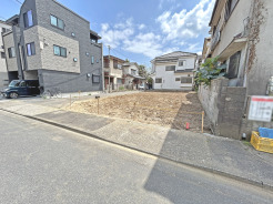 【土地外観】
開放的な角地に位置した立地。理想のプランで建築が可能の為、通風良好な邸宅を建てることが出来ます。