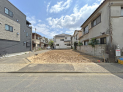 【土地外観】
足立区の閑静な住宅街に、21坪超の建築条件なし売地にて、理想のハウスメーカー、プランでの建築が可能です。