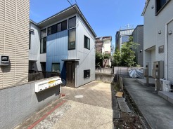 【現況：古家あり】（5月中旬撮影）