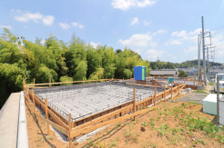 【外観：8月上旬撮影】
