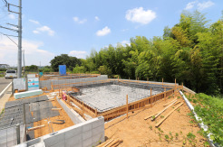 【外観：8月上旬撮影】
