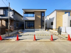 【外観：11月中旬撮影】
