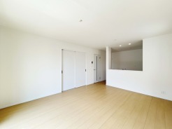 【A号棟　LDK：15帖】
