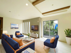 【LDK：1号棟】
本画像はCGで作成しており、実際に現地に家具は配置しておりません。また、価格に家具は含まれません。
