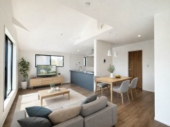 【LDK：1号棟】
本画像はCGで作成しており、実際に現地に家具は配置しておりません。また、価格に家具は含まれません。
