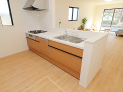 【Kitchen】
明るさと開放感にあふれた、心地よい暮らしを演出
