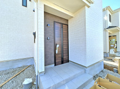 【Entrance】 3月撮影
