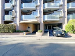 【エントランス(外)】