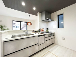 【建物プラン例：Kitchen】