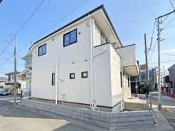 【外観：4月上旬撮影】