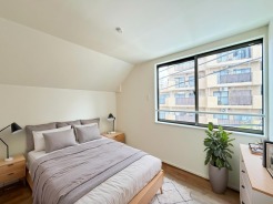 【Room：5.18帖】
温もりを感じる柔らかな壁の色合いと、窓から広がる穏やかな光が、心地よい安らぎの空間を演出します。
本画像はCGで作成しており、実際に現地に家具は配置しておりません。また、価格に家具は含まれません。
 