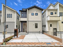 【外観】
モダンなデザインが調和する住まい。落ち着きある佇まいが、新しい暮らしへの期待感を高めます
。