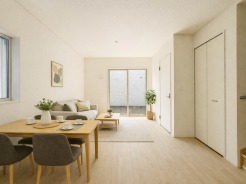 【LDK：12.62帖】
穏やかな時間が流れる、心地よい空間。
本画像はCGで作成しており、実際に現地に家具は配置しておりません。また、価格に家具は含まれません。