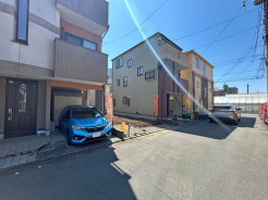 【外観：4月上旬撮影】
商業施設や教育施設も徒歩圏内に充実した利便性の高い住環境！