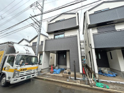 【外観】 E号棟　7月上旬撮影
