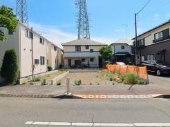【外観：5月中旬撮影】
周辺環境と調和した落ち着きのある住宅街に位置しており、これから理想の暮らしをゼロから描き出せる広がりと可能性を感じさせます。


