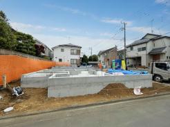 【外観：4月撮影】開放的な南西向き角地にZEH水準新築分譲住宅が限定2棟で誕生！
