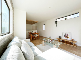 【施工例 リビング】 土地面積140㎡以上！暮らしに合わせたオンリーワンの住まいづくりが実現します。