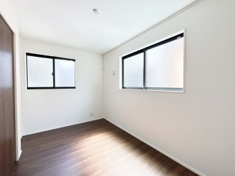 【Room：5.11帖】 全居室2面採光の邸宅。居室を明るく照らしてくれ、暖かな空間を創り出してくれます。