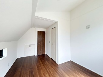 【Room：6.9帖】 収納スペースが2か所ある居室なので、普段使わないような物を置いておくことで居室を広くキレイに利用することが可能です。