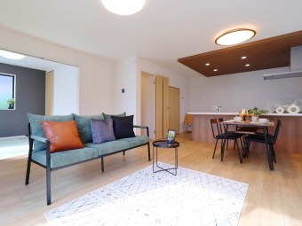 【建物プラン例：LDK】（同仕様内観） 暮らしに合わせたオンリーワンの住まいづくりが実現します。 建物参考価格：2000万円 建物面積：100㎡（30坪）