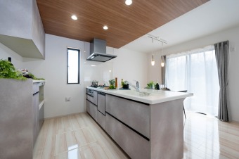 【建物プラン例：LDK】（同仕様内観） 暮らしに合わせたオンリーワンの住まいづくりが実現します。 建物参考価格：2000万円 建物面積：100㎡（30坪）