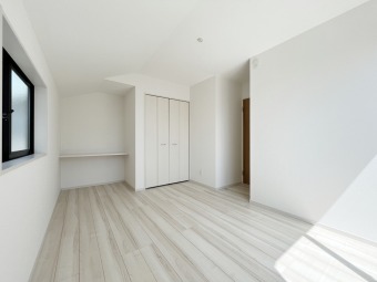 【建物プラン例：Room】（同仕様内観） 暮らしに合わせたオンリーワンの住まいづくりが実現します。 建物参考価格：2000万円 建物面積：100㎡（30坪）