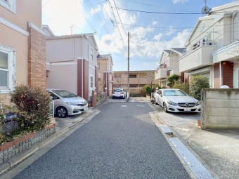 【外観】 商業施設・教育施設が充実のポジション。 駒沢公園をはじめ、子供と遊べる公園が近隣にあります。