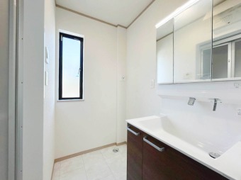 【建物プラン例】 プラン・カラーセレクトのご相談可能！理想の暮らしを求められる売地販売。 建物参考価格：1600万円｜建物面積：98㎡
