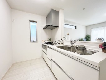 【建物プラン例】 プラン・カラーセレクトのご相談可能！理想の暮らしを求められる売地販売。 建物参考価格：1600万円｜建物面積：98㎡