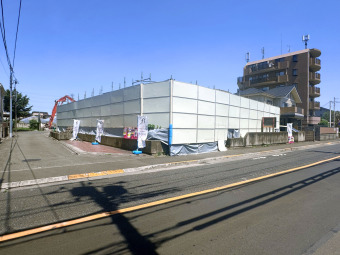【弊社限定公開】（現況：解体中） 大通りに面した全10区画の分譲地が誕生。 京王線「仙川」駅まで徒歩14分の立地です。