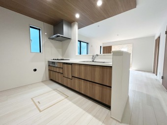 【建物プラン例】ZEH水準仕様住宅！住宅性能評価書取得物件！ プラン・カラーセレクトのご相談可能！理想の暮らしを求められる売地販売。 建物面積：82㎡｜建物参考価格：2000万円 