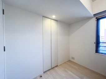 【Room：4.4帖】 南西角住戸のため、窓が全居室に設けられています。 換気をしっかり行うことが出来ます。リモートワークの場としても利用できます。