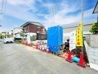 ～Grazia 調布深大寺北町～（3月中旬撮影） 調布市の閑静な住宅街に永住に相応しい未来を見据えた省エネ水準仕様住宅。 断熱等性能等級5、一次エネルギー消費量等級6取得。