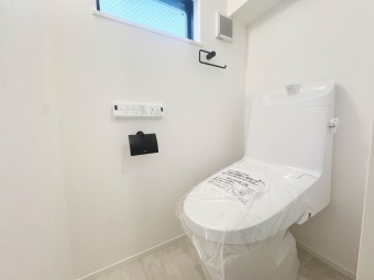 【Toilet】 各階にトイレが備わっているので、朝慌ただしい時間帯に混む心配が減ります。