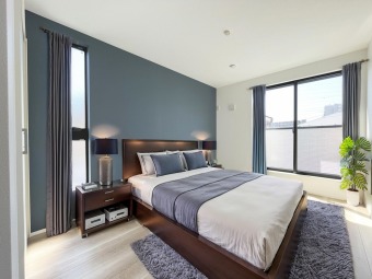【施工例：Room】 全居室に収納が完備されており、洋服や普段使わないような物を置いておけるので、居室を広くキレイに利用出来ます。