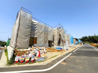 【外観】（3月末撮影） ZEH水準仕様住宅の全4棟が緑豊かで閑静な住宅地に登場！ 現地即日ご案内可能です！お気軽にお問い合わせください！