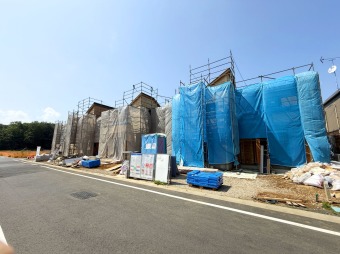 【外観】（3月中旬撮影） 南側前面道路が6ｍもあるので風通し、陽当たり良好の物件です！ 現地即日ご案内可能です！お気軽にお問い合わせください！
