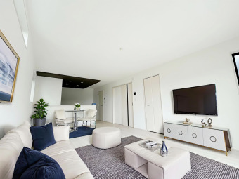 2号棟 【LDK：18帖】 本画像はCGで作成しており、実際に現地に家具は配置しておりません。また、価格に家具は含まれません。 