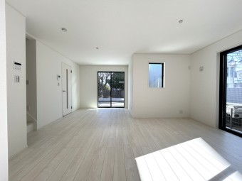 【建物プラン例：LDK】 建築条件はずし無料にて可能！プラン・カラーセレクトのご相談可能です！ 建物面積：111.36㎡（33.68坪） 建物参考価格：1530万円～