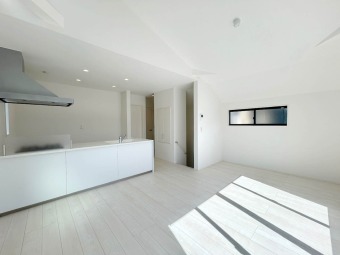 【建物プラン例：LDK】 建築条件はずし無料にて可能！プラン・カラーセレクトのご相談可能です！ 建物面積：111.36㎡（33.68坪） 建物参考価格：1530万円～
