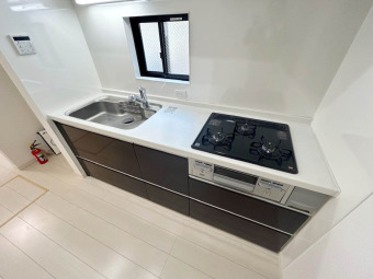 【Kitchen】 3口コンロのシステムキッチン。