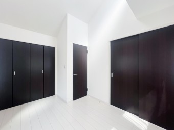【Room：5.5帖】 全居室収納完備。すっきりとした空間での暮らしが可能。